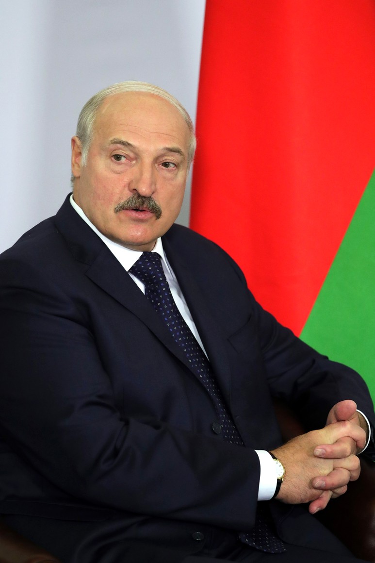 <p>Это моё личное настроение — не как президента. Иммунитет выработался, значит, [если заболею,] будет легче</p>