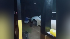 В Бурятии таксист заставил не оплативших проезд пассажирок мыть машину