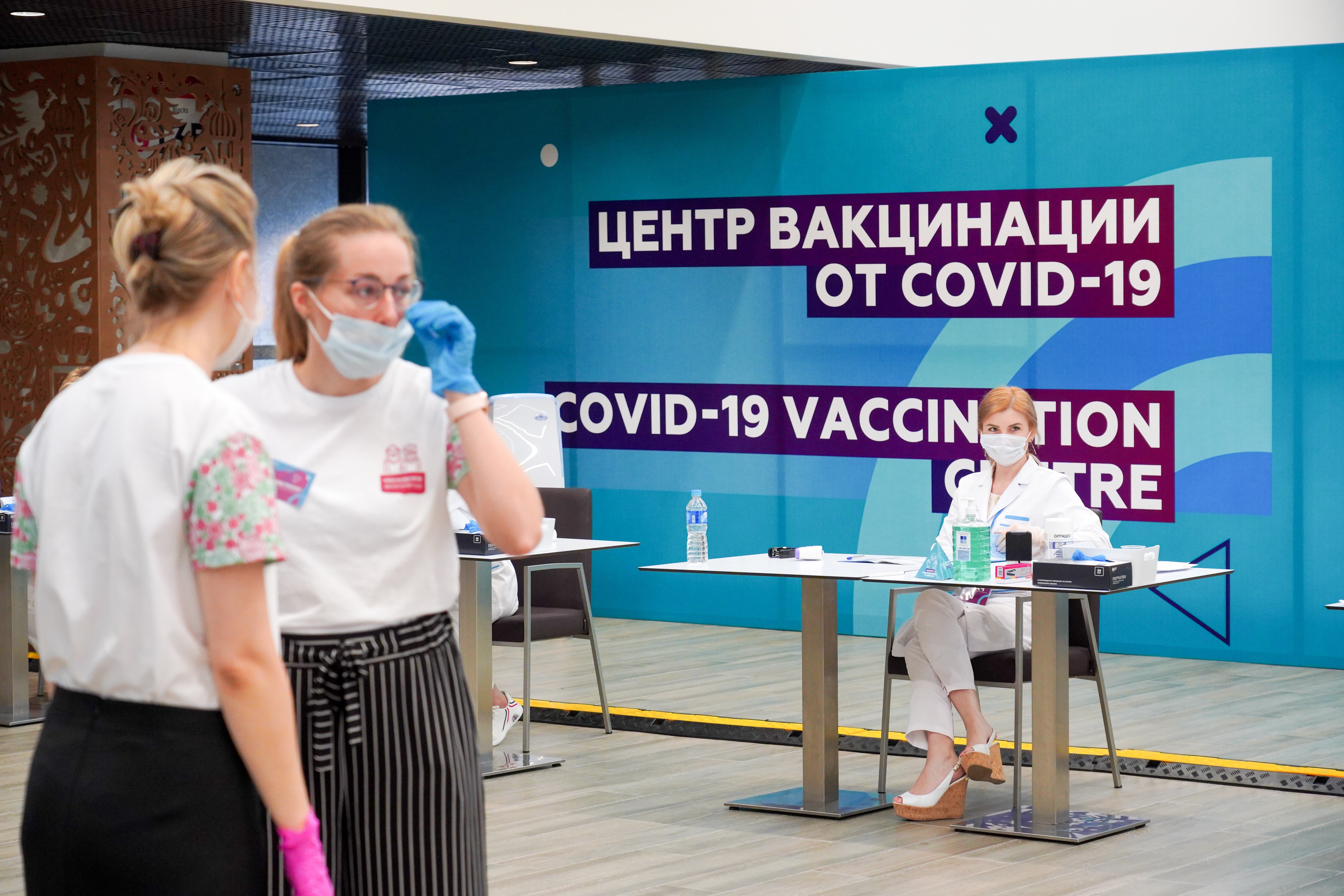В Москве 77% сотрудников органов власти привились от коронавируса