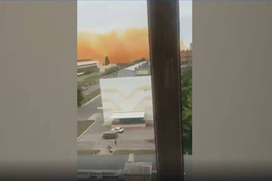 Небо заволокло оранжевой тучей: На Украине на заводе, производящем селитру, произошёл выброс нитрозных газов