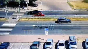 В Петербурге пятиклассница выскочила на дорогу на красный и попала под автомобиль