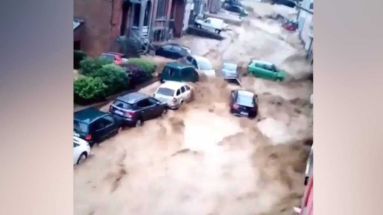 Машины снова поплыли: Мощные ливни привели к новому потопу в Бельгии