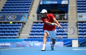Теннисисты Медведев и Карацев вышли во второй круг олимпийского турнира