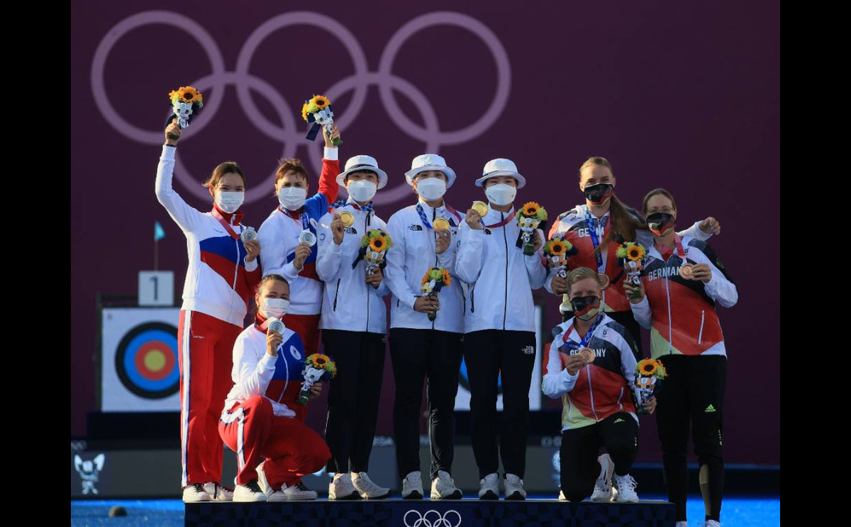 12 спортсменов на олимпиаду