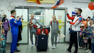 "Лежать на диване не планирую": Серебряную призёрку Олимпиады встретили в Челябинске овациями