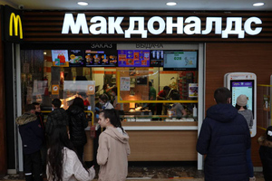 Москвич потребовал от McDonald’s два миллиона рублей за падение с лестницы