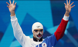 Олимпийскому чемпиону Рылову запретили выйти на церемонию награждения в маске с котиком