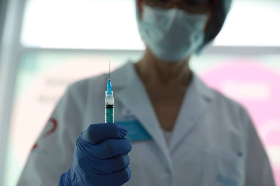 Почти 88 процентов сотрудников коммунальных служб Москвы прошли вакцинацию от ковида