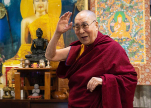 Далай-лама может переродиться в свободной стране в теле женщины