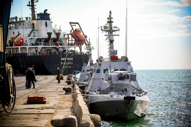 На Украине пригрозили открыть огонь по российским кораблям в Керченском проливе
