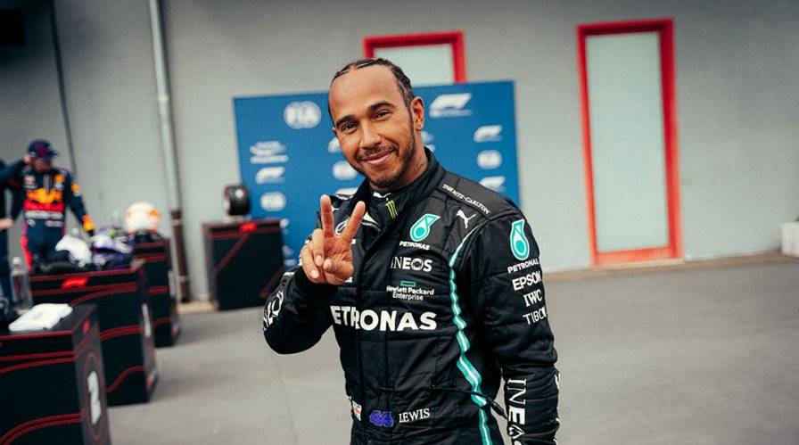 <p>Фото © <a href="https://www.mercedesamgf1.com/en/news/2021/07/mercedes-lewis-hamilton-agree-two-year-contract-extension/" target="_blank" rel="noopener noreferrer">Mercedes-AMG Petronas F1 Team</a></p>