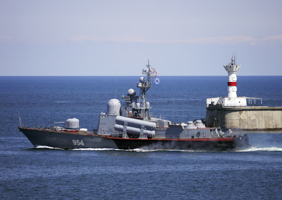 Ракетный крейсер "Ивановец". Фото © Минобороны РФ