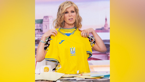 Британская телеведущая сравнила с грязным пятном карту Украины на форме футбольной сборной