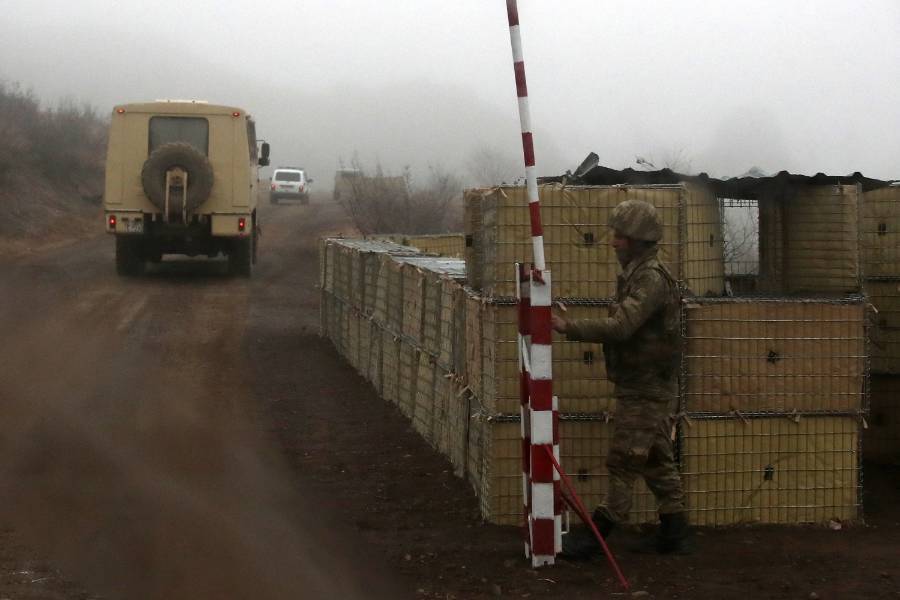 Азербайджанский военный пост на въезде в Лачинский коридор. Фото © ТАСС / Валерий Шарифулин