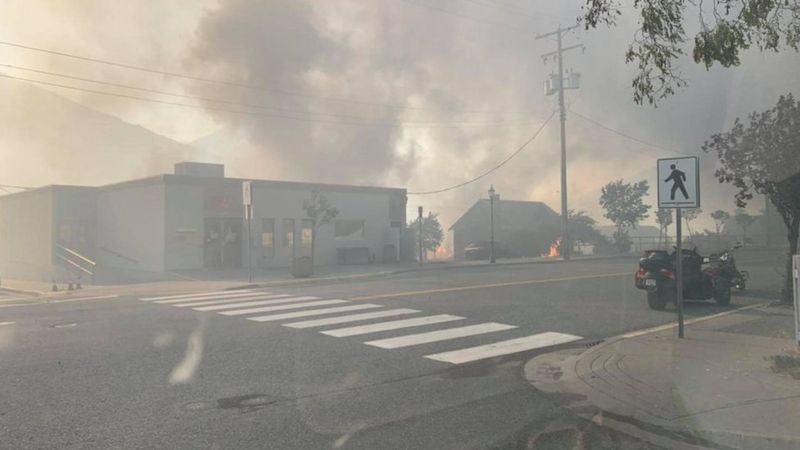 Пожар в Литтоне. Фото © Facebook / 2RiversRemixSociety