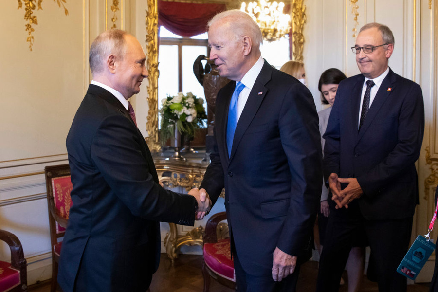 <p>Лидеры РФ и США Владимир Путин и Джозеф Байден. Фото © Peter Klaunzer – Pool / Keystone via Getty Images</p>