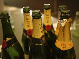 Moet Hennessy сообщила о планах "как можно скорее" возобновить поставки шампанского в Россию