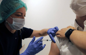 В Омской области ввели обязательную вакцинацию для ряда граждан