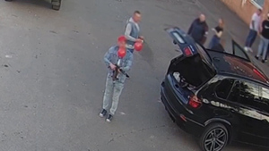 Житель Подмосковья с воздушным шариком во рту устроил стрельбу возле ночного клуба