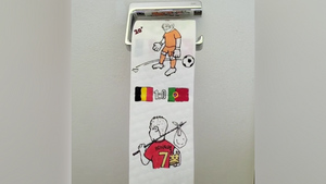 Немецкий художник изобразил события Евро-2020 на туалетной бумаге