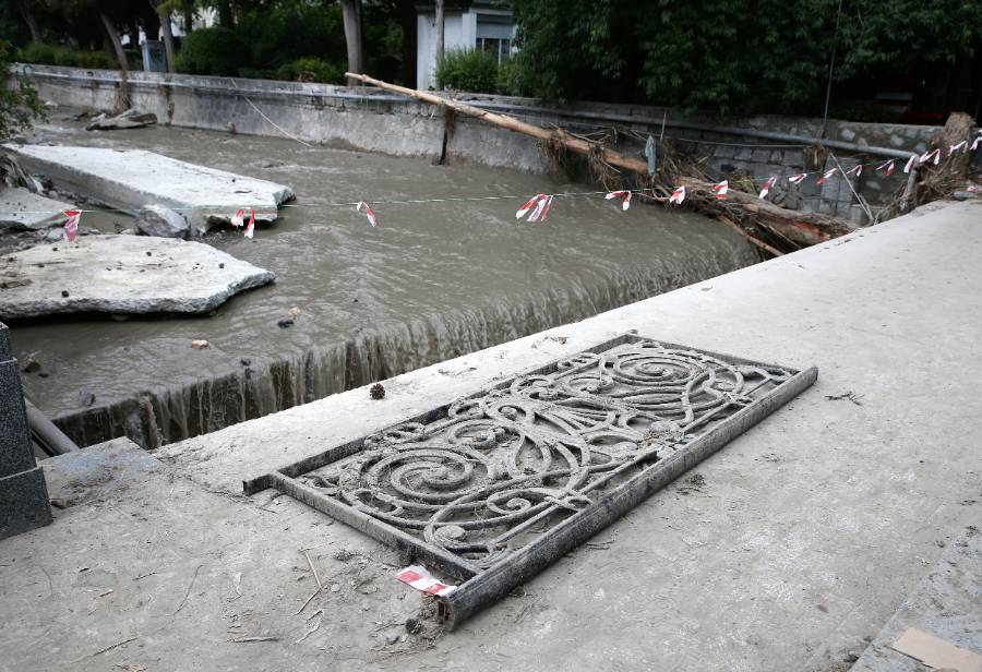 Мэр Ялты предупредила об угрозе оползней после наводнения