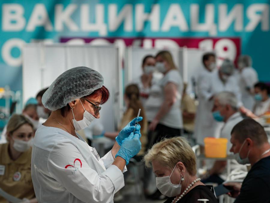 Всех не оттестируем: Инфекционист объяснил важность ревакцинации от коронавируса
