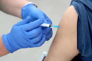 Вирусолог рассказал, какой вакциной лучше привиться переболевшим коронавирусом