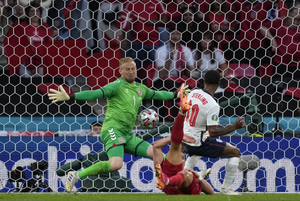 "Раздражает, когда такое происходит": Пенальти в матче Англия — Дания буквально "разбомбили" критикой и непониманием