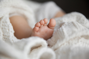 Приняли за куклу: В Якутске возле дома нашли тело младенца
