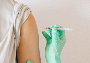В Петербурге опровергли сообщения о смертях из-за вакцины от ковида