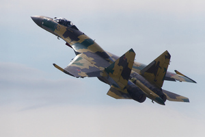Самолёт Су-35С упал в Охотское море после отказа двигателя
