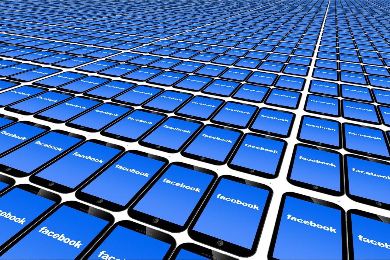 Из Facebook и Instagram удалили почти 300 российских аккаунтов