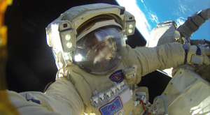"В трусах не выйдут": Рогозин пообещал российским космонавтам на МКС новые скафандры