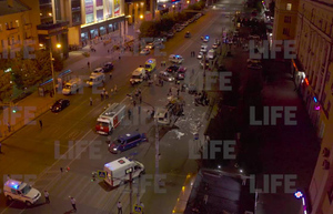 Осколки разлетелись на метры: Лайф заснял с дрона место взрыва автобуса в Воронеже