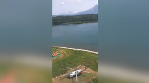 На Камчатке обнаружили рухнувший в озеро Ми-8 с отломанным хвостом 
