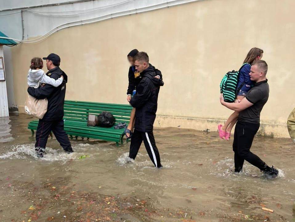 На Кубани эвакуировали более 900 детей из четырёх лагерей из-за подтоплений