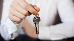 Деприватизация с расчётом: Кому выгоден отказ от прав собственности на квартиру