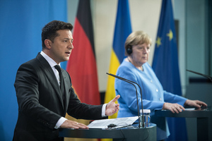 На Украине заявили, что Меркель планирует поставить Зеленского перед выбором