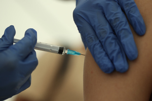 Эпидемиолог рассказал, какие вакцины защитят от новых штаммов коронавируса