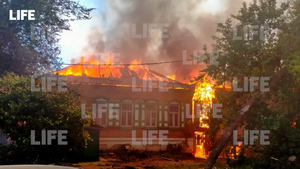 В центре Оренбурга несколько часов полыхает пожар, есть пострадавшие