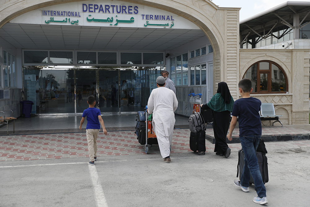 Франция вслед за США переводит своё посольство в аэропорт Кабула