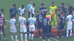 Футболист "Бордо" потерял сознание во время матча чемпионата Франции