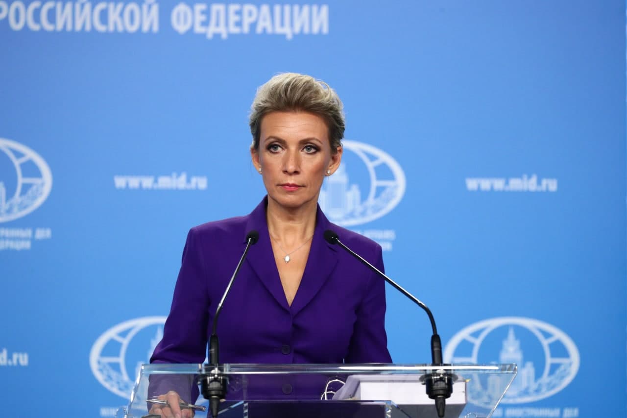 Захарова: РФ следит за сообщениями о возможных поставках сербских боеприпасов на Украину