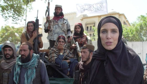 Журналистка объяснила, что кроется за вирусными кадрами, где она в хиджабе после захвата Кабула