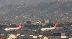 Есть "конкретная" угроза: Американцев просят срочно покинуть район аэропорта Кабула