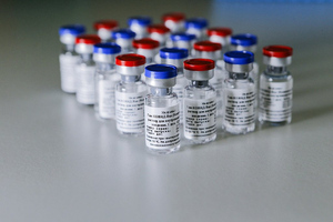 Лавров обвинил Запад в затягивании регистрации российских вакцин от ковида