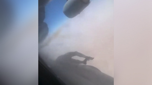 Появилось жуткое видео с беженцем, которого зажало шасси летящего из Кабула самолёта