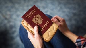 В Минцифры заявили, что замена бумажного паспорта смарт-картой не будет обязательной