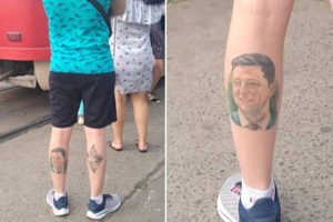 Житель Украины сделал татуировку с Зеленским и стал мемом, над которым грех не посмеяться