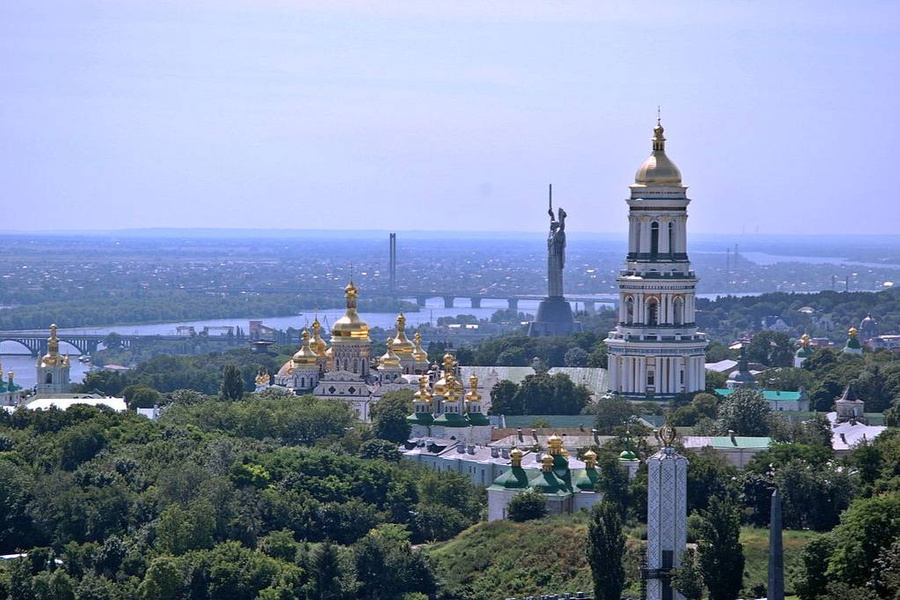 Монумент "Родина-мать" в Киеве. Фото © Wikipedia.org
